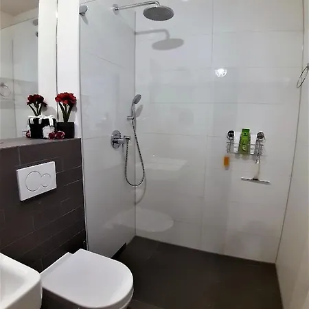 Homestay Zimmer Mit Balkon, Hamburg City