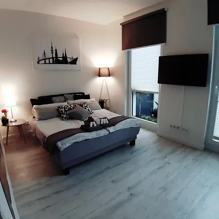 Homestay Zimmer Mit Balkon, Hamburg City