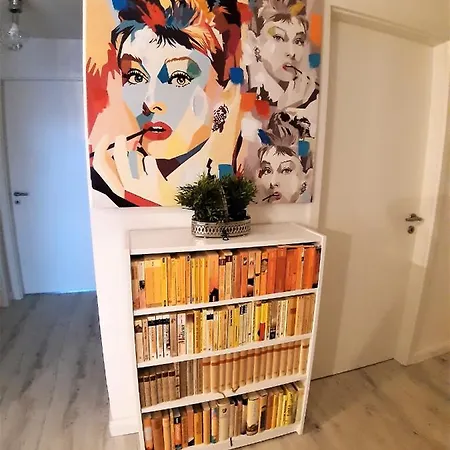 Zimmer Mit Balkon, Hamburg City *