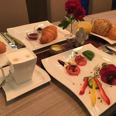 Hotel Glinde 3*