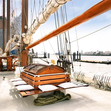 Segelschiff Mare Frisium Botel Hamburgo