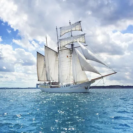 Botel Segelschiff Mare Frisium