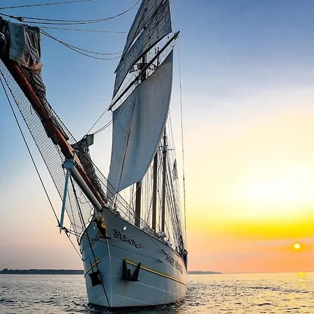 Segelschiff Mare Frisium Botel Hamburg