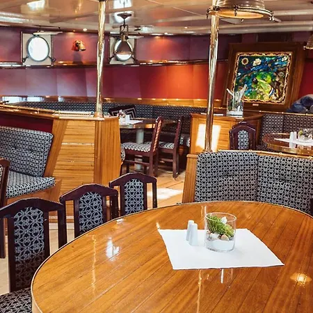 Botel Segelschiff Mare Frisium