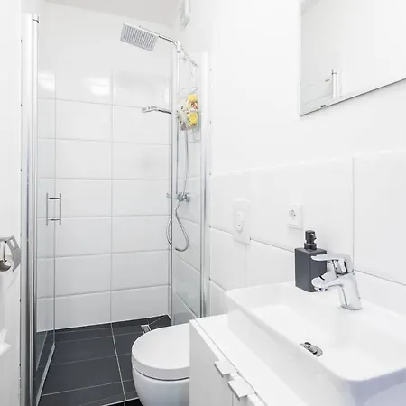 Apartment Generous Family-apartment With Two Seperate Bedrooms Close To The U-bahn *