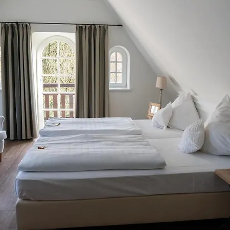 Alster Au Hotel 2*