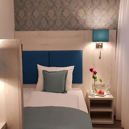 Отель Budapester Hof