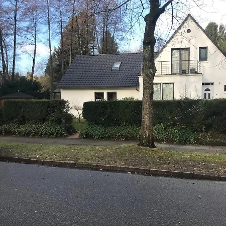 Ruhige Doppelhaushaelfte Mit 5 Schlafzimmern Im Villenviertel *