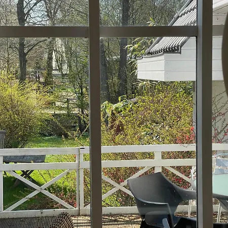 Ruhige Doppelhaushaelfte Mit 5 Schlafzimmern Im Villenviertel *