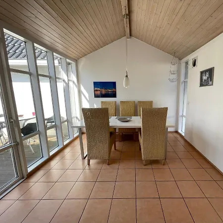 Ruhige Doppelhaushaelfte Mit 5 Schlafzimmern Im Villenviertel Holiday home *