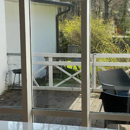 Ruhige Doppelhaushaelfte Mit 5 Schlafzimmern Im Villenviertel Holiday home Hamburg