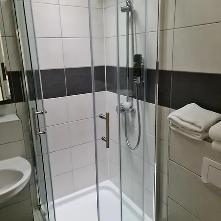Nocleg ze śniadaniem Shop 23 *