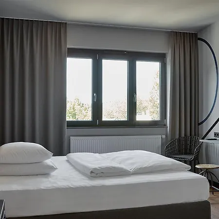 Kroeger By Underdog 3* Hamburg