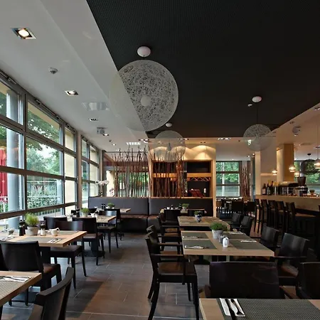 Hotel Western Plaza 4*