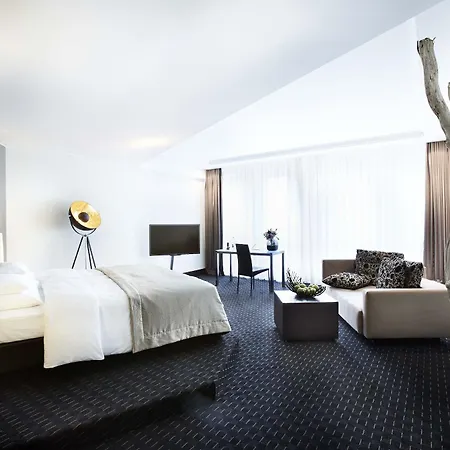 بوسطن إتش إتش 4*