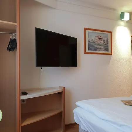 Hamburg-airport Hotel 3*