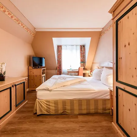 Zum Zeppelin Hotel 3*