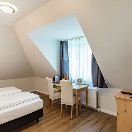 Zum Zeppelin Hotel 3*