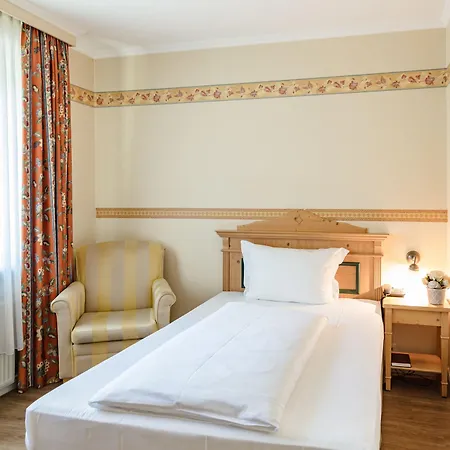 Zum Zeppelin Hotel 3*