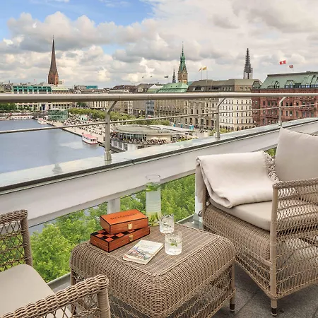 Fairmont Vier Jahreszeiten, Des Jahres 2023 & 2024- 101 Besten Szálloda Hamburg