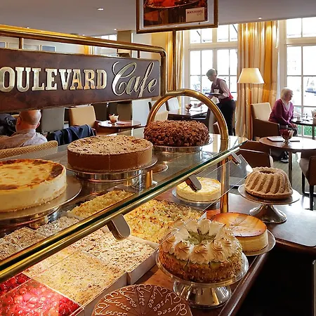 Grand Elysee Hotel 5*