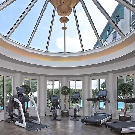 Grand Elysee Hotel 5*