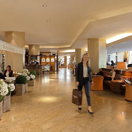 Grand Elysee Hotel 5*