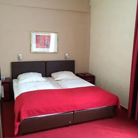 Imperial 3*