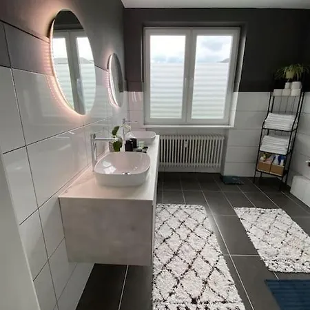 Sued- 5 Zimmer_15 Personen _ Komplett_eingerichtet *