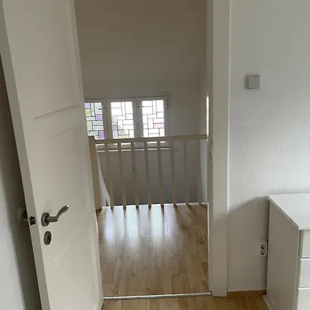 Holiday home Ruhige Doppelhaushaelfte Mit 5 Schlafzimmern Im Villenviertel