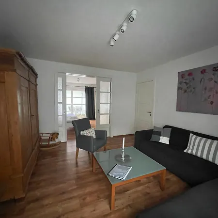 Holiday home Ruhige Doppelhaushaelfte Mit 5 Schlafzimmern Im Villenviertel