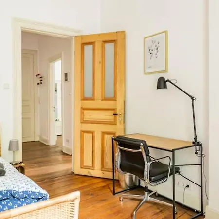 Grosszuegige Altbauwohnung In Bestlage