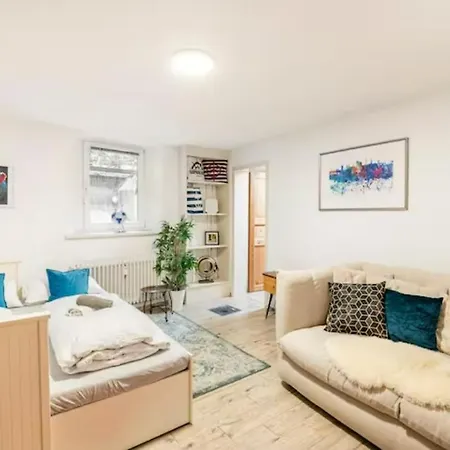 公寓 Gemuetliche 3-zkb Wc Souterrainwohnung In Bestlage