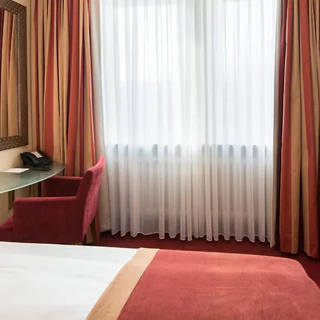 Western St. Raphael Szálloda 4*