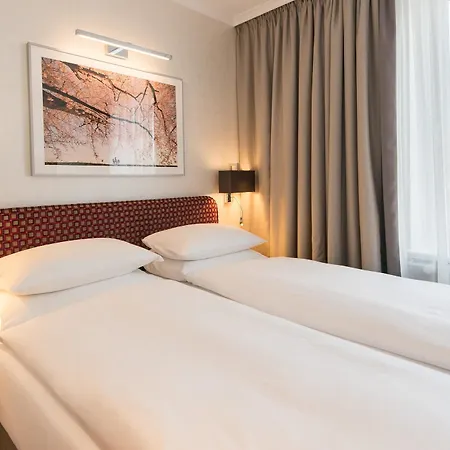 Western St. Raphael Szálloda 4*