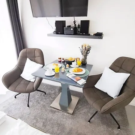 Hh 01 By Rockchair - Superhost Status - Modernes Mit Sonnigem Balkon & Premium Boxspringbetten In Winterhude - Geheimtipp * Hamburg
