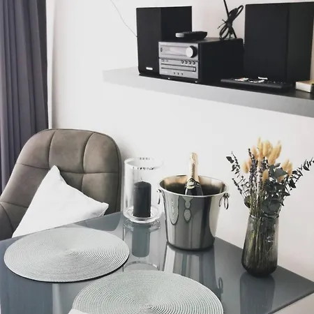 Hh 01 By Rockchair - Superhost Status - Modernes Mit Sonnigem Balkon & Premium Boxspringbetten In Winterhude - Geheimtipp Hamburg