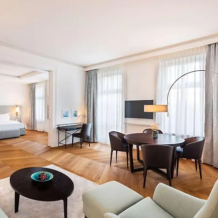 Grand Elysee Hotel 5*