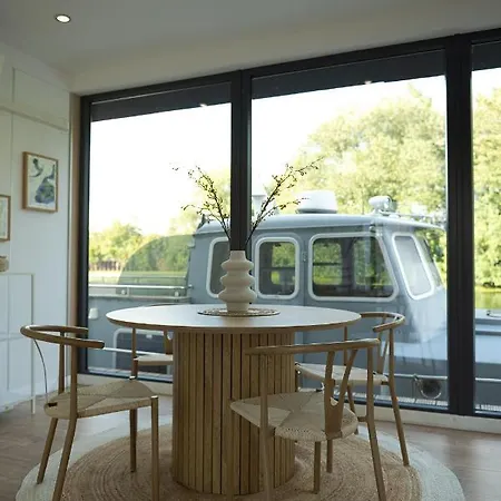 80qm Privates Hausboot In Hamburg-mitte 船屋