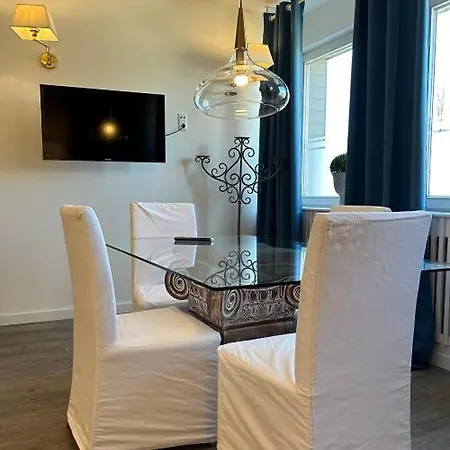 44 In Apartment