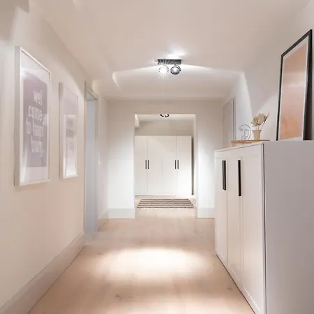 Spacious 3-bedroom Near Eilbekpark Apartment Hamburg