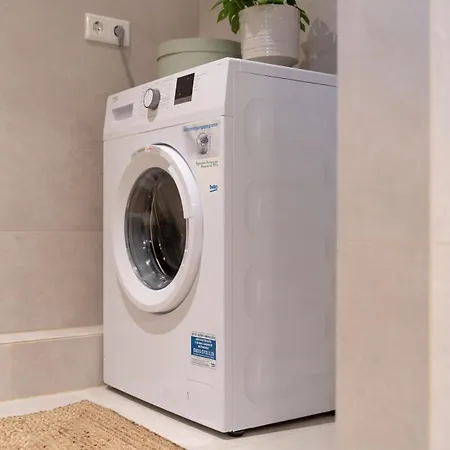 Spacious 3-bedroom Near Eilbekpark Apartment *