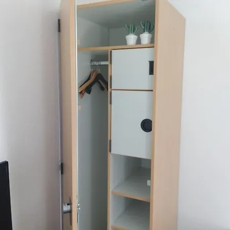 Monteurzimmer In West Bei Hansezimmer Hostel *