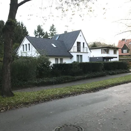 Holiday home Ruhige Doppelhaushaelfte Mit 5 Schlafzimmern Im Villenviertel *