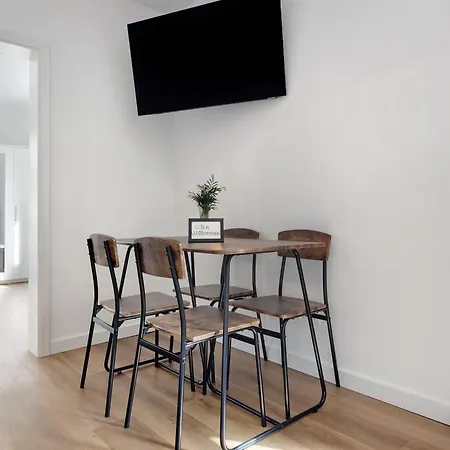 Eidelstedt Zentrale Lage 아파트 *
