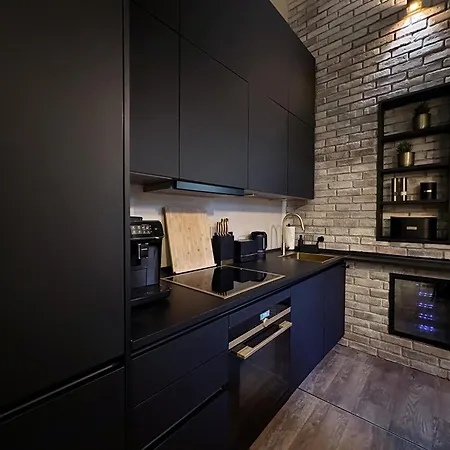 Black 6 Luxus In Alsternaehe *