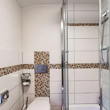 Zum Zeppelin Hotel 3*