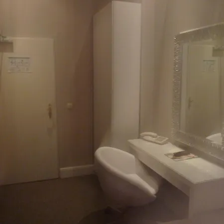 Commodore Hotel 3*