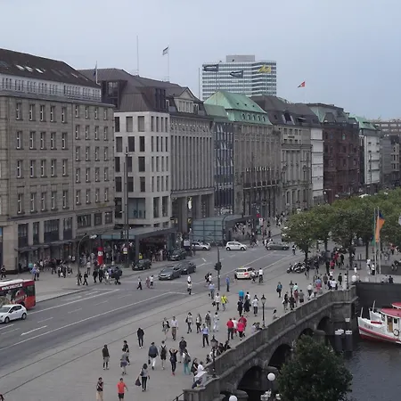 Jungfernstieg Family & Business