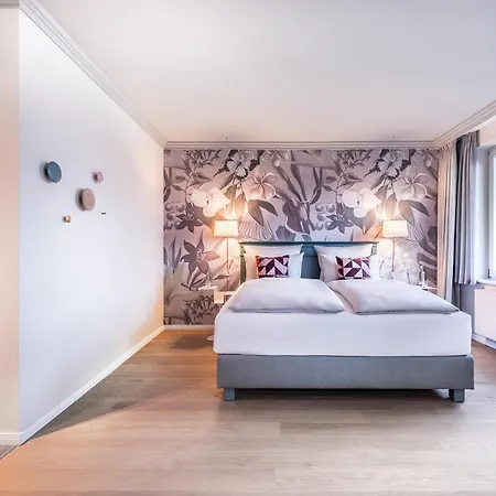 Hotel Steigenberger Treudelberg 4*